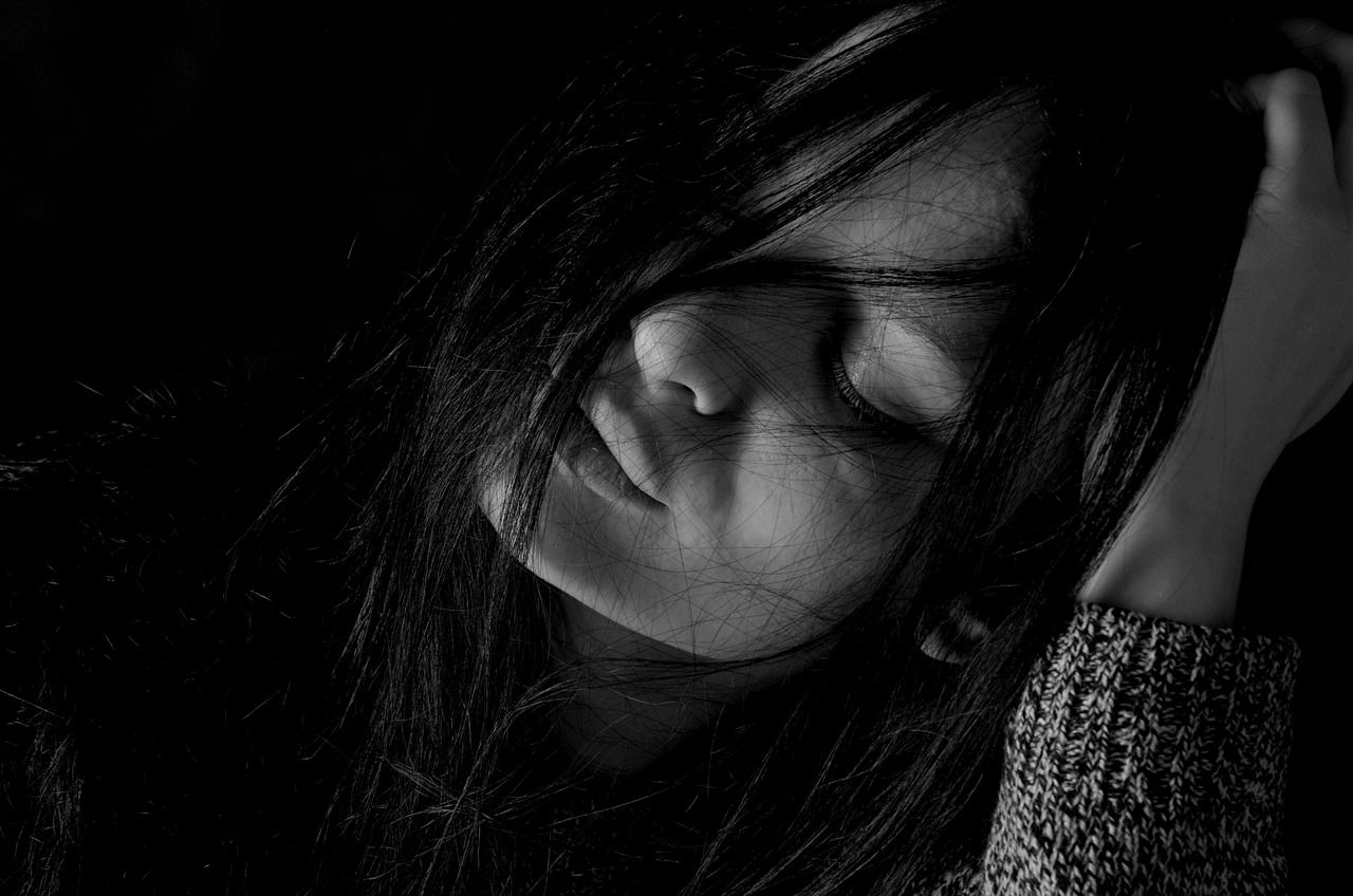 découvrez les symptômes, causes et traitements de la dépression postpartum pour mieux comprendre et soutenir les nouvelles mamans pendant cette période délicate.