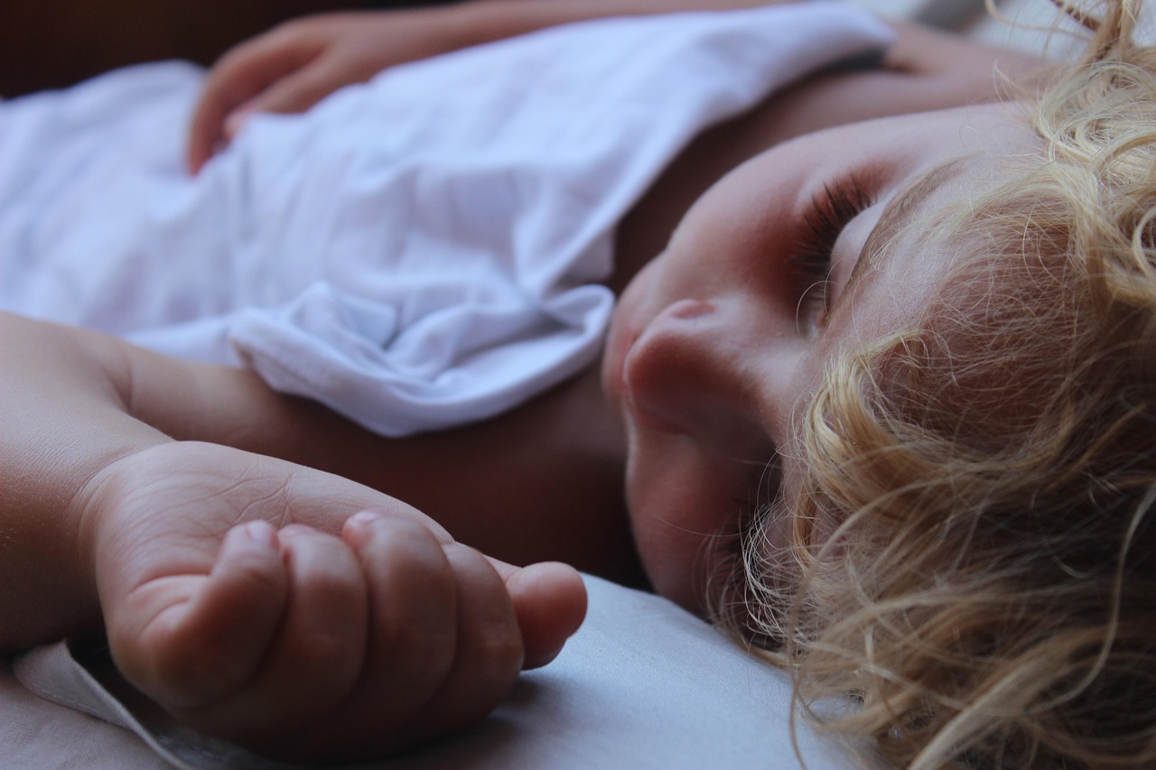 découvrez des astuces et conseils pour aider votre bébé à mieux dormir. de la création d'une routine apaisante aux techniques de relaxation, assurez un sommeil paisible et réparateur pour votre tout-petit.