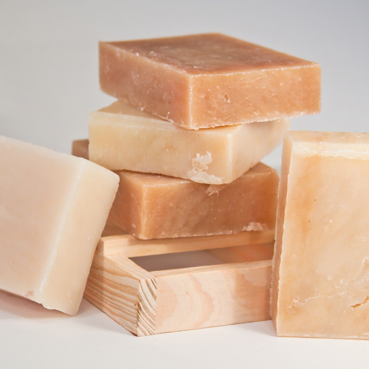 découvrez les secrets d'une peau éclatante avec notre sélection de produits de soin. conseils, astuces et routines adaptées à chaque type de peau pour un teint radieux. transformez votre routine beauté et revivez votre éclat naturel !