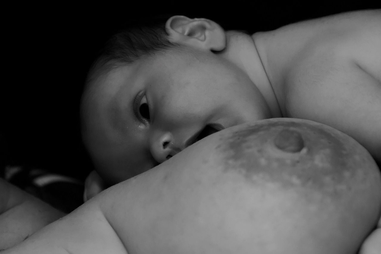 découvrez tout ce qu'il faut savoir sur la période postnatale, avec des conseils et informations pour bien vivre le postpartum.