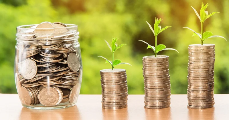 Combien rapporte 100 000 euros placés par mois ?