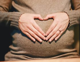 découvrez les bienfaits du massage pendant la grossesse : soulagement des douleurs, réduction du stress et amélioration du bien-être général. offrez-vous un moment de détente essentiel pour vous et votre bébé.