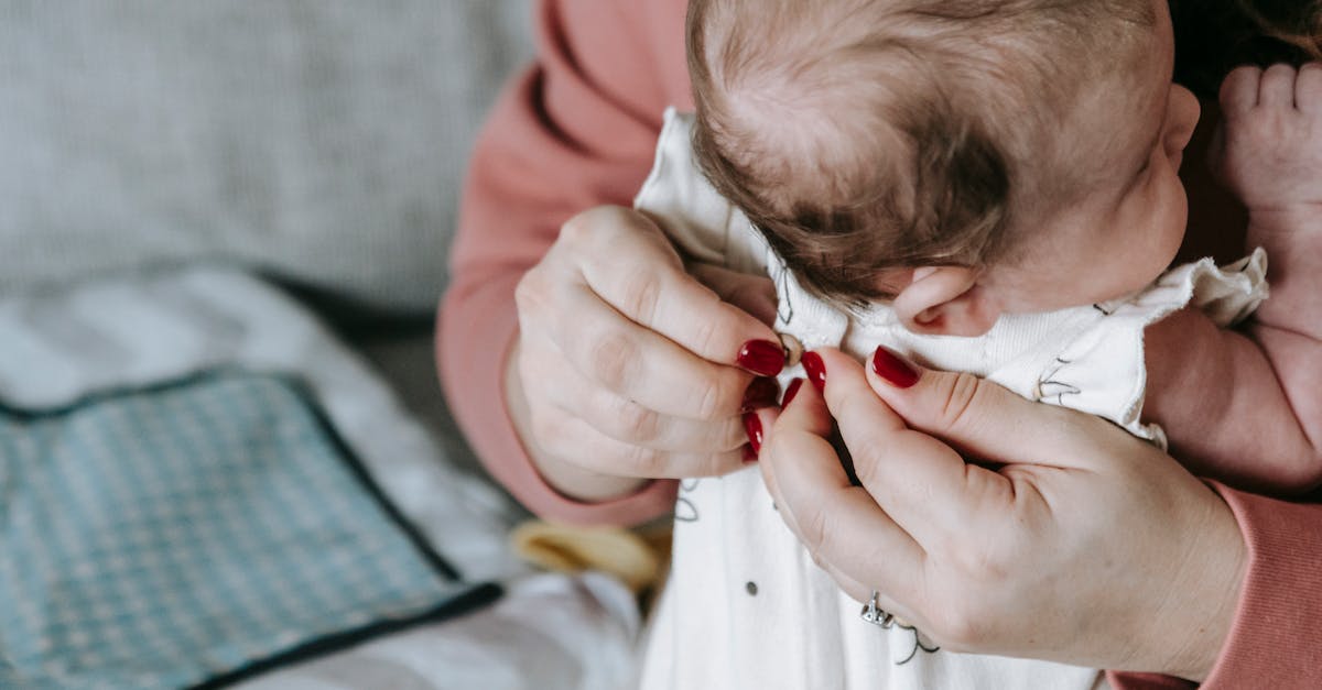 découvrez notre sélection d'essentiels pour bébés, comprenant des vêtements doux, des accessoires pratiques et des produits de soin de qualité. offrez à votre petit trésor le meilleur pour un démarrage heureux au quotidien.