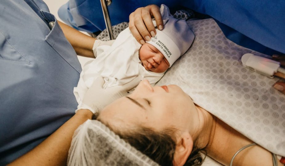découvrez tout ce qu'il faut savoir sur l'accouchement : phases, conseils, techniques de préparation et soutien émotionnel pour vivre cette expérience unique en toute sérénité.