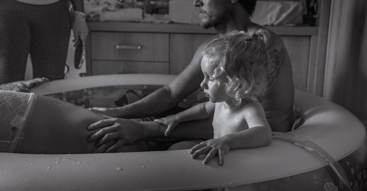 découvrez les avantages d'un accouchement à domicile : intimité, confort et soutien personnalisé. explorez les préparatifs, les soins nécessaires et les témoignages de familles ayant choisi cette option pour vivre la naissance de leur enfant dans un environnement serein et familier.