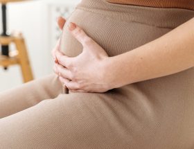 découvrez les avantages et les témoignages d'un accouchement à domicile, une expérience intime et naturelle. apprenez tout sur la préparation, les professionnels impliqués et les précautions à prendre pour assurer la sécurité de la mère et de l'enfant.