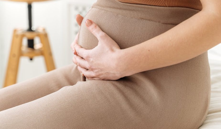 découvrez les avantages et les témoignages d'un accouchement à domicile, une expérience intime et naturelle. apprenez tout sur la préparation, les professionnels impliqués et les précautions à prendre pour assurer la sécurité de la mère et de l'enfant.