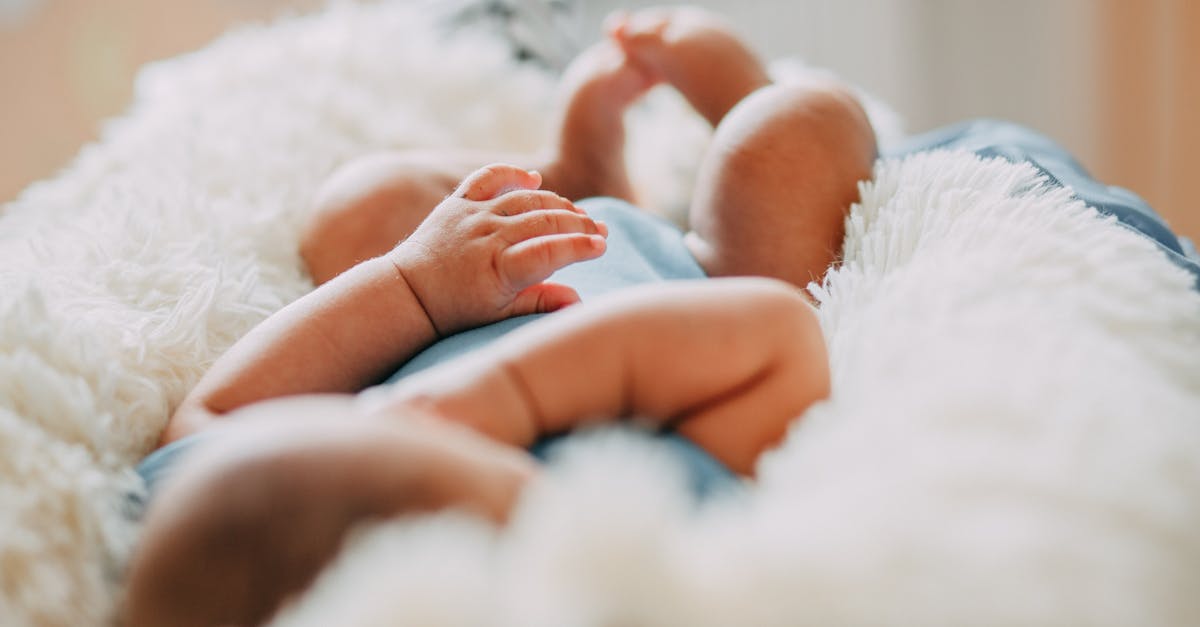 découvrez tout ce qu'il faut savoir sur le postpartum : conseils, astuces et informations essentielles pour accompagner les nouvelles mamans dans leur rétablissement physique et émotionnel après l'accouchement.