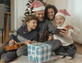 découvrez notre sélection de cadeaux pratiques pour les parents : des idées astucieuses et utiles qui faciliteront leur quotidien tout en apportant une touche de douceur. faites le bonheur de vos proches avec des présents pensés pour leurs besoins.