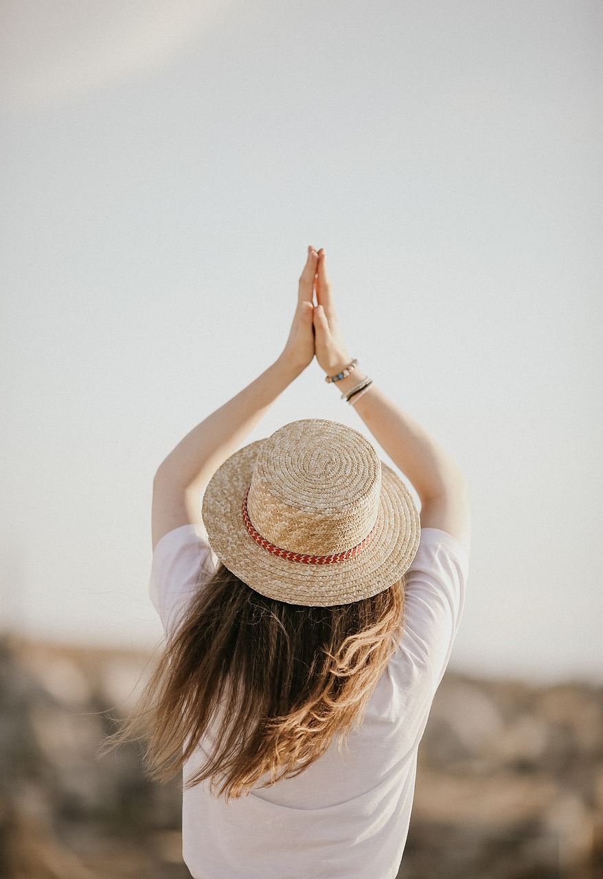 découvrez les bienfaits du yoga prénatal pour une grossesse sereine. pratiquez des exercices doux, connectez-vous avec votre bébé et préparez-vous à l'accouchement dans un cadre apaisant. rejoignez nos cours de yoga prénatal adaptés à toutes les futures mamans.