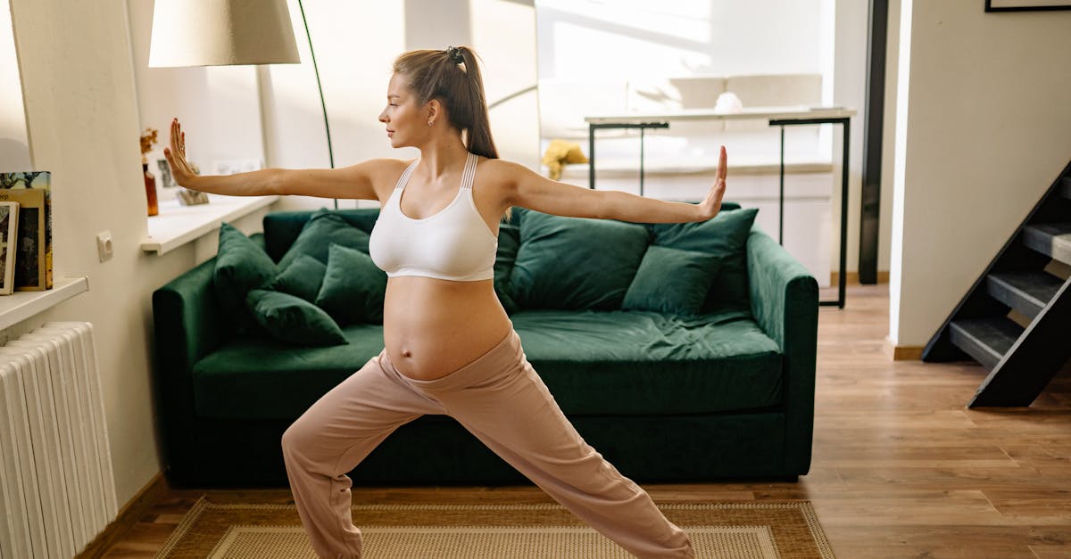 découvrez les bienfaits du yoga prénatal pour les futures mamans. pratiquez des exercices doux et relaxants qui favorisent la connexion avec votre bébé, améliorent votre bien-être physique et émotionnel et préparent votre corps à l'accouchement.