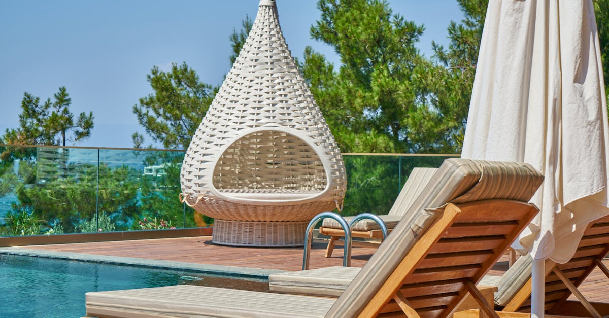 découvrez notre sélection de transats confortables et élégants, parfaits pour profiter du soleil sur votre terrasse ou au bord de la piscine. conçus pour allier style et détente, nos sunloungers sont idéaux pour des moments de relaxation en extérieur.