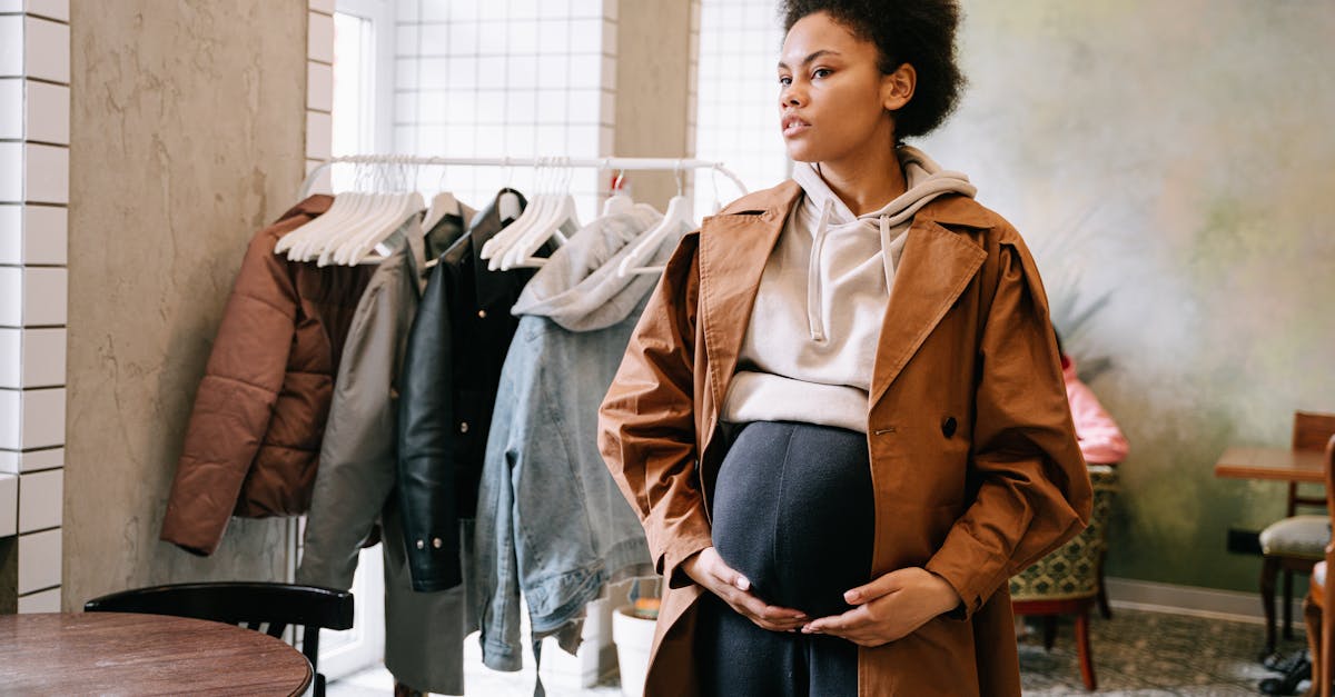 découvrez notre collection de mode maternité alliant confort et élégance. des vêtements stylés qui mettent en valeur votre silhouette tout en s'adaptant à vos besoins pendant la grossesse. soyez tendance et à l'aise à chaque étape de votre maternité !