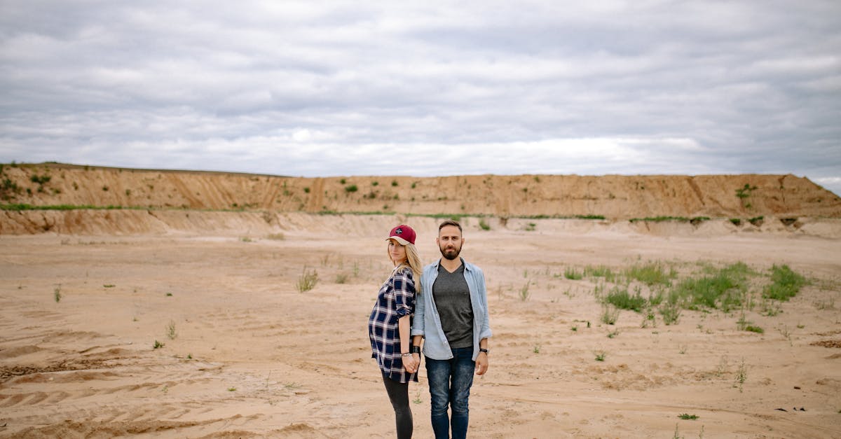 découvrez notre collection de jeans de maternité alliant confort et style. conçus pour s'adapter à votre silhouette croissante, nos jeans vous offrent une coupe flatteuse et un soutien optimal pendant toute votre grossesse. profitez d'un look tendance tout en restant à l'aise!