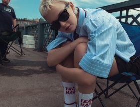 découvrez notre collection de chemises de maternité élégantes et confortables, conçues pour s'adapter à votre silhouette tout au long de la grossesse. alliant style et fonctionnalité, nos vêtements vous accompagnent avec douceur et chic pendant cette belle aventure.