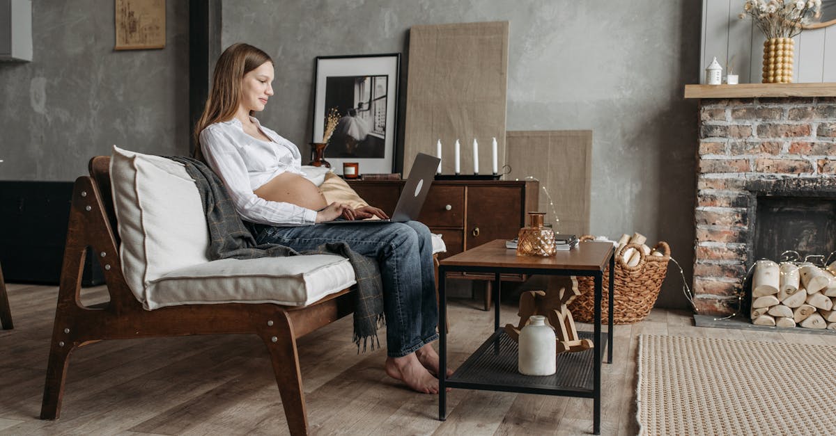 découvrez notre collection de chemises de maternité alliant confort et style. idéales pour les futures mamans, nos pièces sont conçues pour s'adapter à votre silhouette tout au long de votre grossesse tout en mettant en valeur votre élégance. faites le choix de vêtement tendance et pratique pendant cette période spéciale!