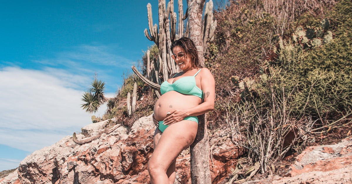 découvrez notre collection de maillots de bain pour femmes enceintes, alliant confort et style. spécialement conçus pour s'adapter à toutes les silhouettes, nos maillots offrent un soutien optimal tout en mettant en valeur votre beauté pendant la grossesse. profitez de l'été en toute sérénité avec nos modèles tendance.