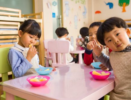 découvrez notre jardin d'enfants accueillant et stimulant, conçu pour le développement des tout-petits. offrant une variété d'activités éducatives et ludiques, notre nursery favorise l'épanouissement des enfants dans un environnement sûr et bienveillant.
