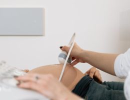 découvrez notre service de consultation médicale spécialisée pour les femmes enceintes. recevez des conseils experts, un suivi personnalisé et des réponses à toutes vos questions sur la grossesse. prenez soin de votre santé et celle de votre bébé.