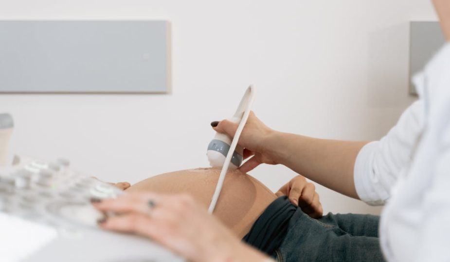 découvrez notre service de consultation médicale spécialisée pour les femmes enceintes. recevez des conseils experts, un suivi personnalisé et des réponses à toutes vos questions sur la grossesse. prenez soin de votre santé et celle de votre bébé.