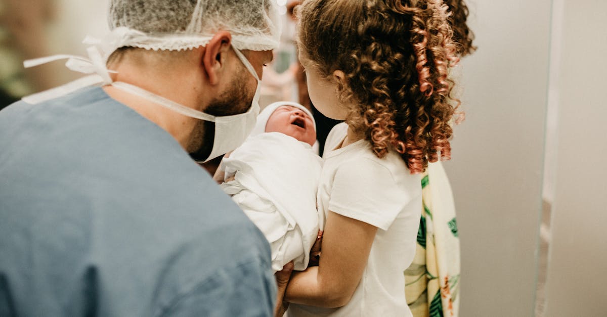 découvrez l'approche de l'accouchement respectueux, une méthode qui privilégie le bien-être de la mère et de l'enfant, favorisant un environnement serein et des pratiques douces durant le processus de naissance.