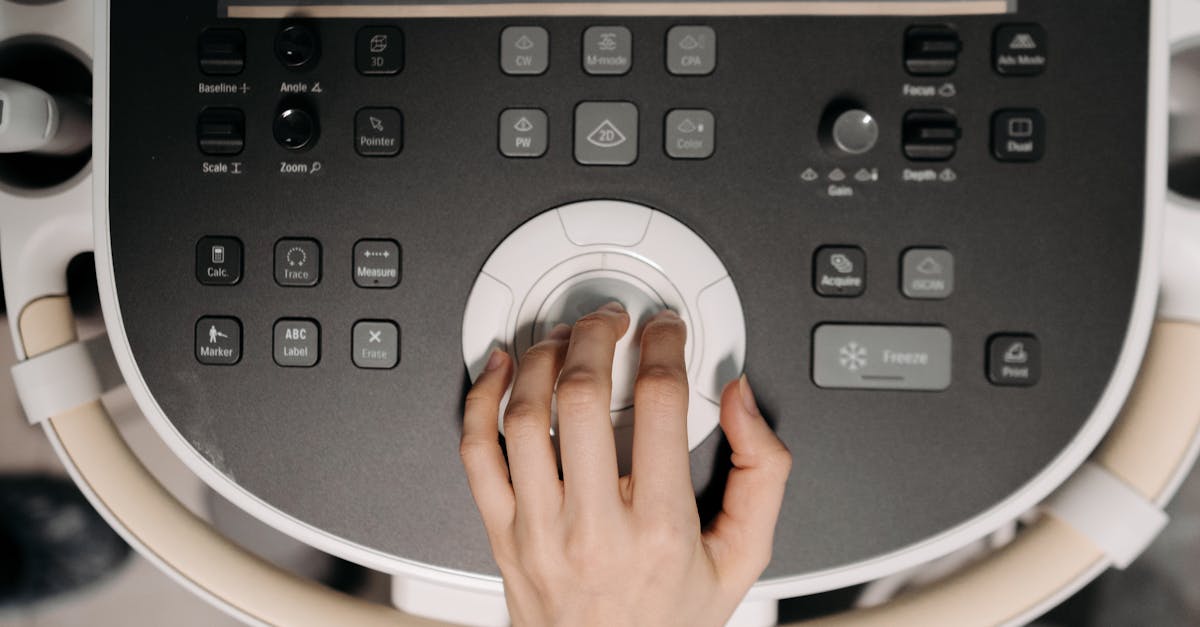 découvrez le monde fascinant de l'échographie, une méthode d'imagerie médicale non invasive qui utilise des ondes sonores pour visualiser les organes internes, surveiller les grossesses et diagnostiquer diverses conditions de santé. informez-vous sur ses applications, avantages et la sécurité de cette technologie.