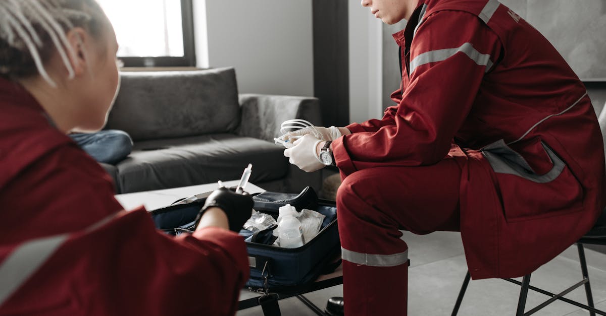 découvrez notre trousse de premiers secours pour bébé, conçue pour répondre aux besoins spécifiques des petits en cas d'urgence. incluant des fournitures essentielles pour assurer la sécurité et le bien-être de votre enfant, cette trousse est un indispensable pour chaque parent. prévoyez l'inattendu et offrez-vous la tranquillité d'esprit avec notre kit complet.