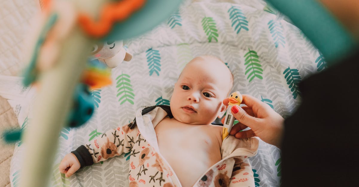 découvrez des conseils essentiels pour assurer la sécurité de votre bébé à la maison et en déplacement. apprenez les meilleures pratiques et recommandations pour prévenir les accidents et protéger votre enfant à chaque étape de son développement.