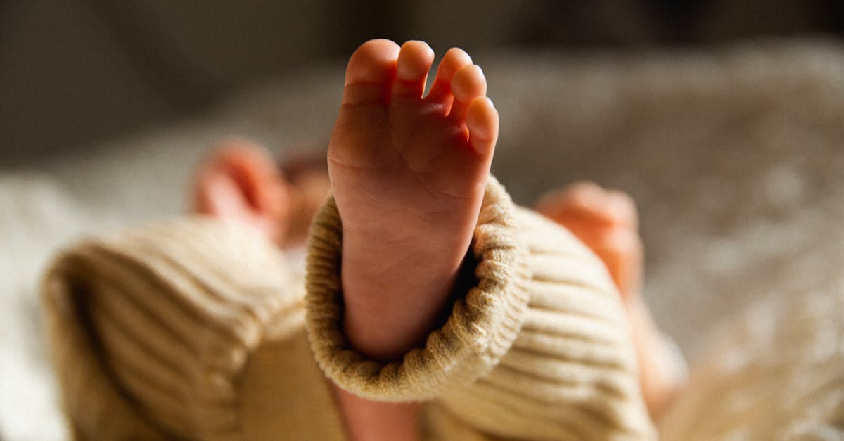 découvrez des conseils pratiques pour aider votre bébé à mieux dormir. apprenez les techniques efficaces pour instaurer une routine de sommeil apaisante et favoriser un sommeil réparateur pour votre petit. idéal pour les nouveaux parents en quête de solutions.