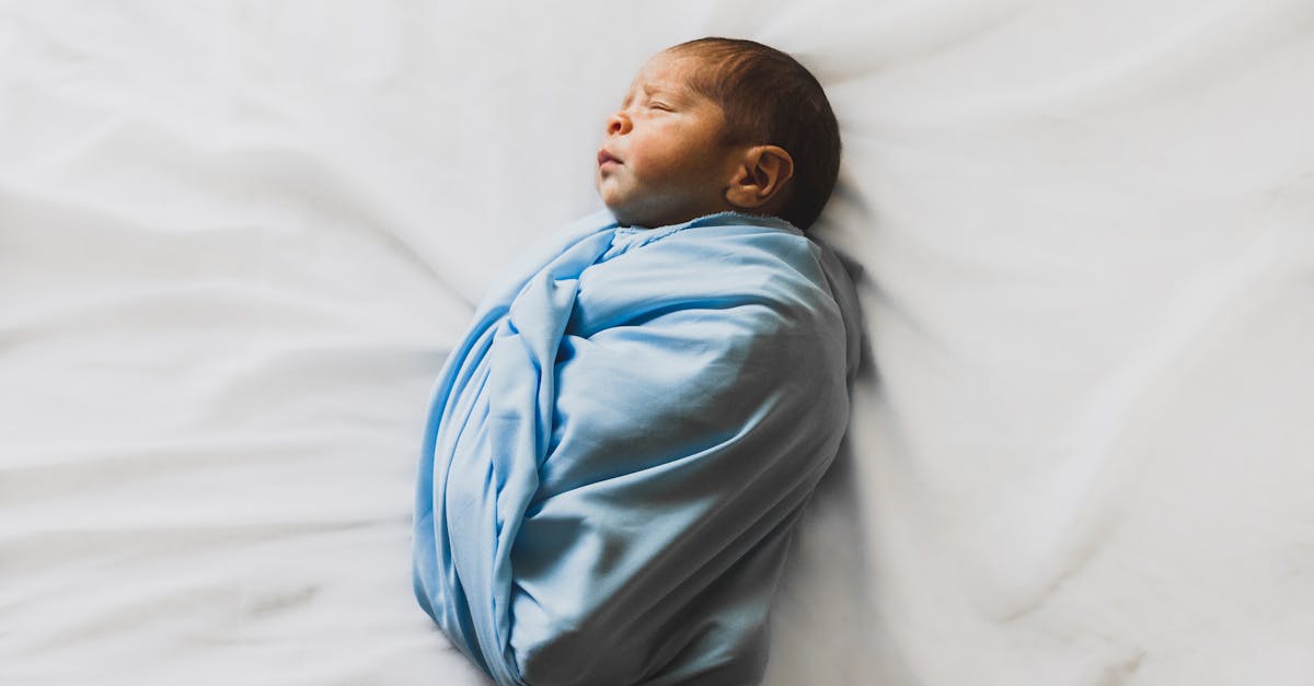 découvrez des conseils pratiques et efficaces pour aider votre bébé à s'endormir paisiblement. apprenez des astuces sur la routine du coucher, l'environnement de sommeil idéal et des méthodes apaisantes pour garantir un sommeil réparateur à votre petit.