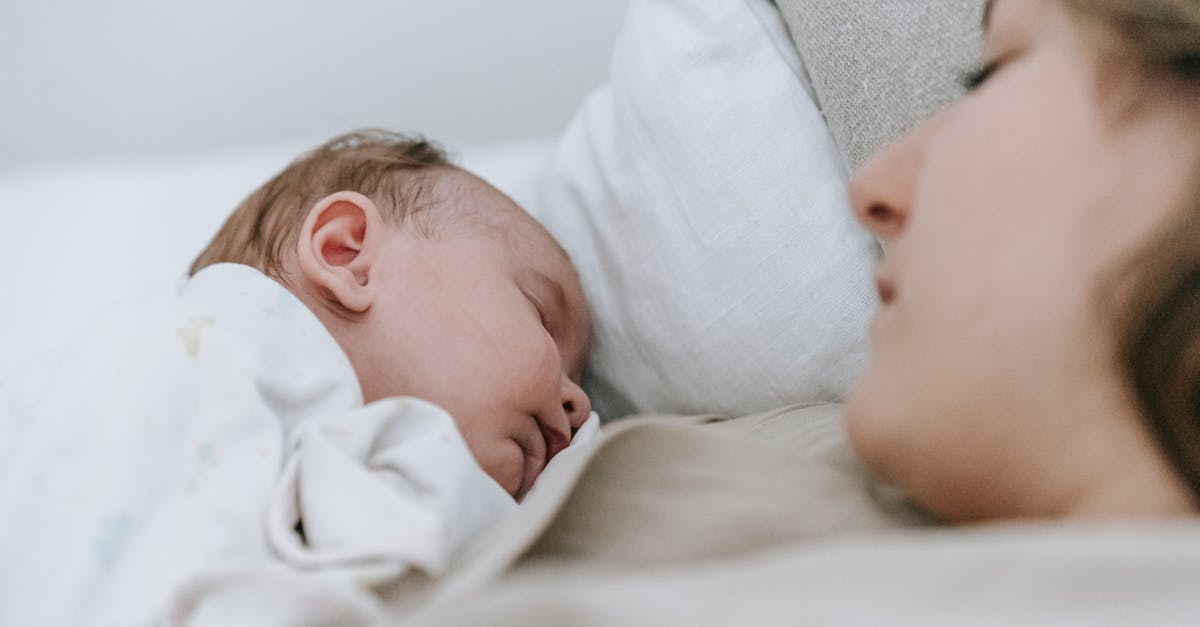 découvrez des conseils pratiques pour aider votre bébé à mieux dormir. apprenez des techniques apaisantes, des routines de sommeil et des astuces pour créer un environnement propice au repos de votre enfant. assurez des nuits paisibles pour toute la famille.