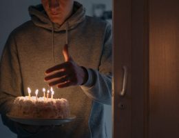 découvrez les traditions de naissance à travers le monde, de la célébration des nouveaux-nés aux rituels familiaux uniques, et explorez comment ces coutumes variées reflètent les cultures et les valeurs de chaque société.