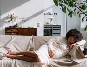 découvrez les lignes directrices essentielles pour une grossesse saine. guides pratiques sur la nutrition, l'exercice, et les soins prénatals pour garantir le bien-être de la mère et du bébé.