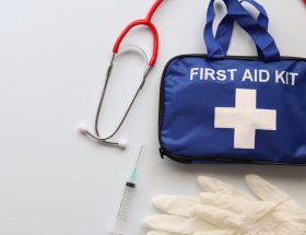 découvrez tout ce qu'il vous faut pour préparer votre sac d'hôpital : essentiels pour le confort, articles de soins et indispensables pour le séjour. soyez prête pour l'arrivée de votre bébé avec notre liste complète d'objets à ne pas oublier.