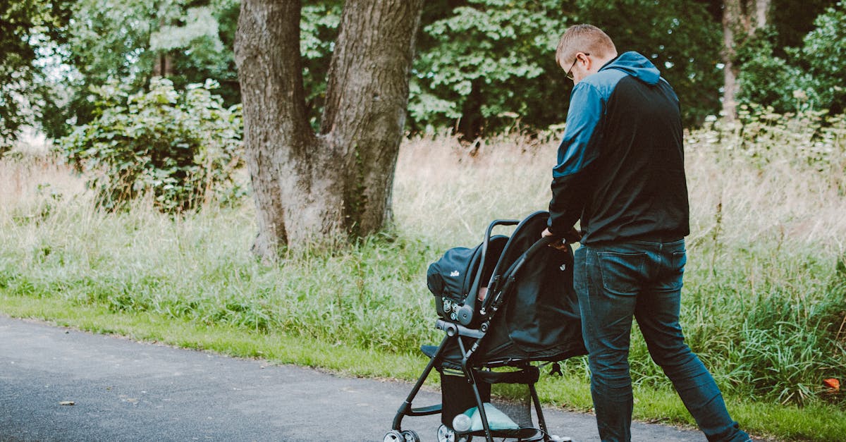 découvrez le jogging stroller, la poussette idéale pour les parents actifs. conçue pour allier confort et performance, elle vous permettra de courir tout en promenant votre enfant en toute sécurité. profitez de la liberté d'allier sport et vie de famille avec notre sélection de joggers pour enfants.