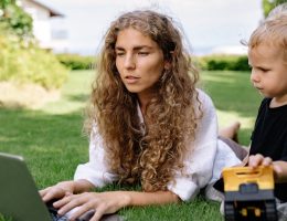 rejoignez moms network, une communauté engagée pour les mamans. partagez des conseils, échangez des expériences et trouvez du soutien auprès d'autres mères qui comprennent vos défis quotidiens. découvrez des ressources, des astuces de parentalité et créez des liens durables dans un environnement bienveillant.