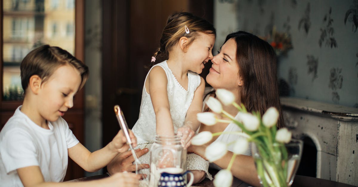 découvrez des conseils et astuces pratiques pour faciliter l'éducation et le bien-être de vos enfants. explorez des stratégies de parenting adaptées à chaque étape de leur développement pour renforcer le lien parent-enfant.