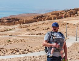 découvrez les systèmes de porte-bébés adaptés à chaque besoin : confort, sécurité et praticité pour transporter votre enfant lors de toutes vos sorties. choisissez le meilleur porte-bébé dès aujourd'hui.