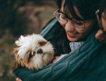 découvrez les bienfaits et significations du hugging : tout sur l’art d’offrir et de recevoir des câlins, ses effets positifs sur la santé et les relations, ainsi que des conseils pour des étreintes sincères.