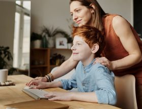 découvrez l'univers des mères modernes, qui allient carrière, vie familiale et développement personnel. inspirez-vous de leurs expériences et conseils pour concilier harmonieusement maternité et épanouissement.