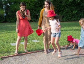 découvrez nos services de garde d'enfants avec une nanny expérimentée et attentionnée. offrez à vos enfants un environnement sûr et enrichissant, pendant que vous vaquez à vos occupations. contactez-nous pour un service personnalisé qui répond à vos besoins.