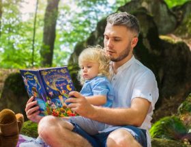 découvrez notre sélection de livres sur le parentalité, conçus pour vous guider à travers les défis de l'éducation. des conseils pratiques aux stratégies éprouvées, ces ouvrages vous aideront à élever des enfants heureux et épanouis.