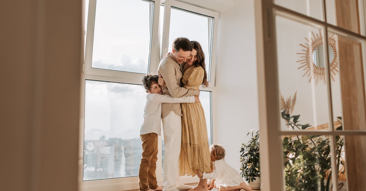 découvrez l'approche du parenting positif : des conseils pratiques et des stratégies bienveillantes pour élever des enfants heureux et épanouis. apprenez à créer un environnement familial harmonieux grâce à des méthodes qui favorisent la communication, l'empathie et le respect mutuel.