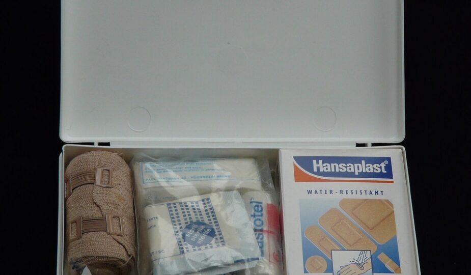 apprenez les gestes essentiels de premiers secours pour sauver des vies en situation d'urgence grâce à nos conseils pratiques et faciles à suivre.