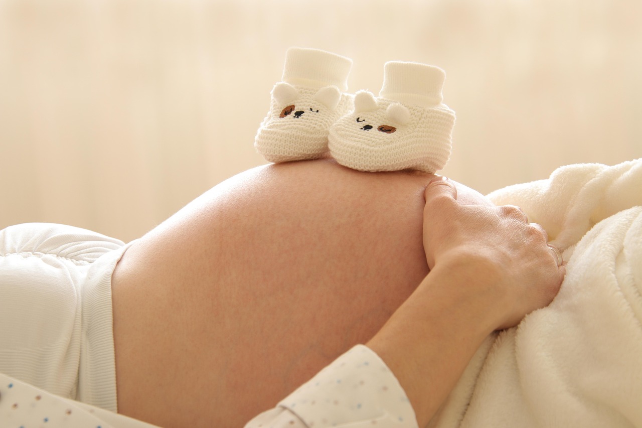 d&eacute;couvrez les principaux sympt&ocirc;mes de la grossesse, comment les reconna&icirc;tre et les g&eacute;rer d&egrave;s les premi&egrave;res semaines pour un suivi optimal de votre sant&eacute;.